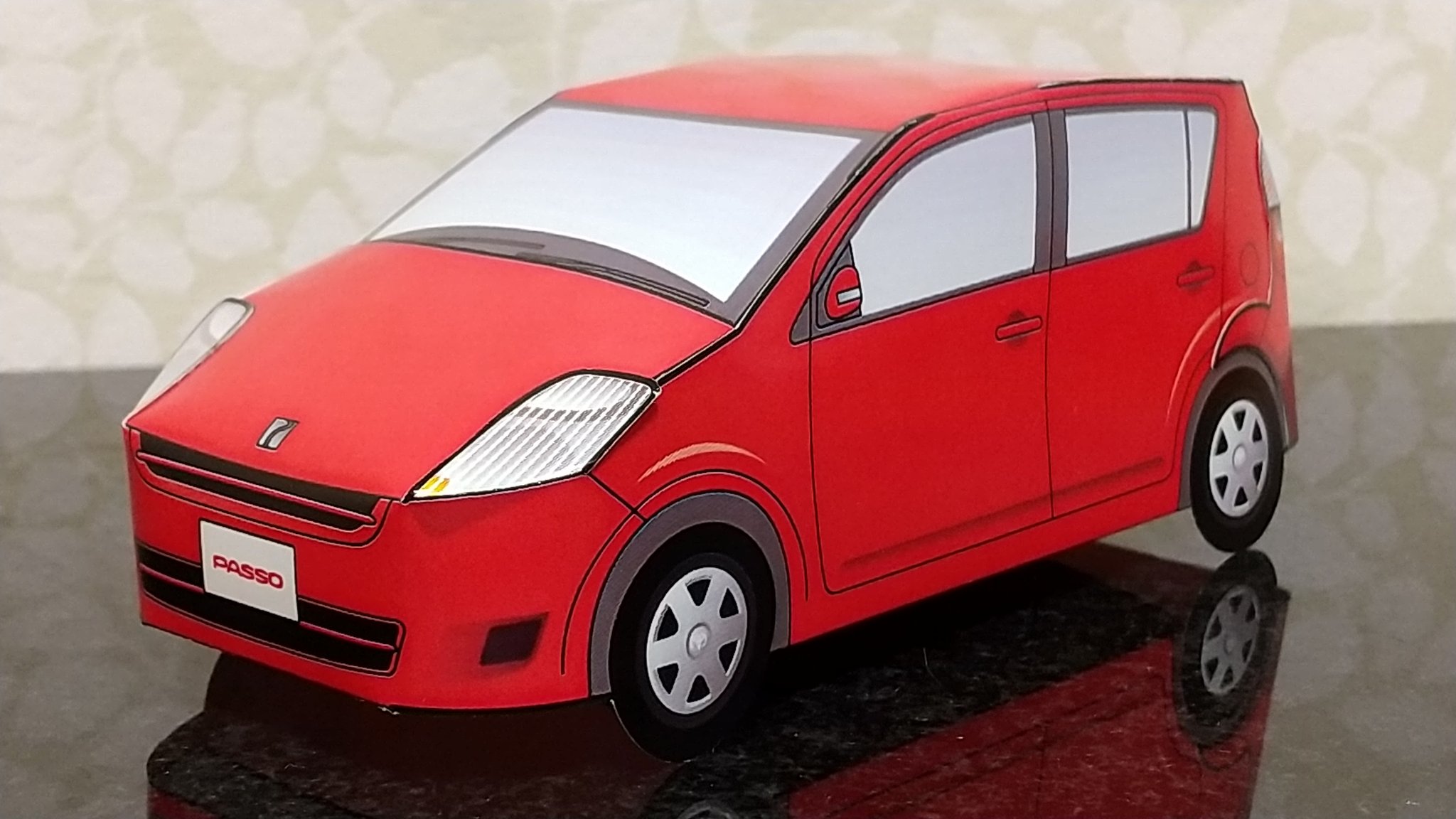 よし ペーパークラフト トヨタ パッソ トヨタカローラ姫路 さんのホームページで公開されていた ペーパークラフト です パッソプチプチプチトヨタ でお馴染みのクルマです デビュー時カタログを貰いに行った思い出があります