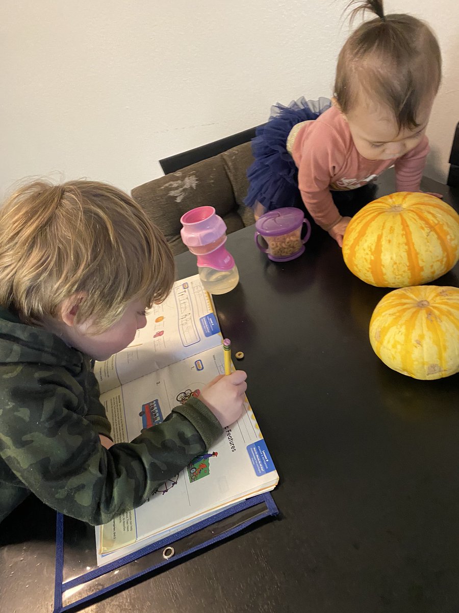 BeeeeeKaaay's tweet photo. Homework shenanigans https://t.co/Lb93J7A1zg