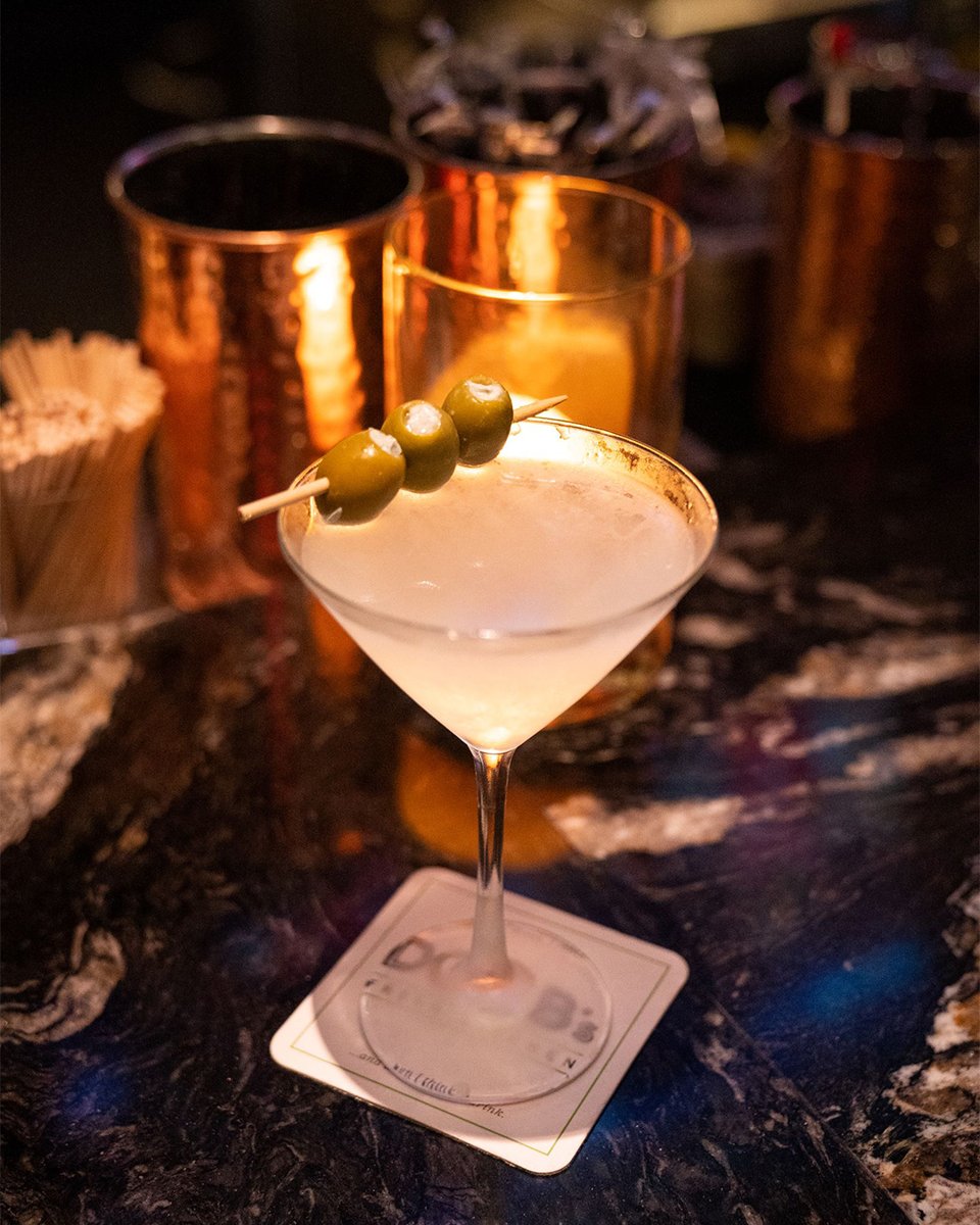 docbsrestaurant's tweet photo. We're celebrating Thirsty Thursday, hbu? 🍸 https://t.co/H4PB0H2mGO