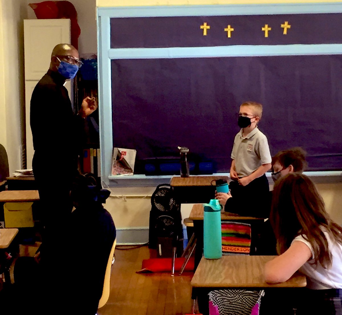 devitt3rd's tweet photo. 4th grade had an extra special guest on Tuesday:  Fr. Matthew! He graciously answered questions and encouraged us to work hard to achieve our goals.  He’s a wonderful teacher, and we can’t wait for him to visit again! @cathedralpk8 @HolyNameNC https://t.co/B0nMwMKwpE