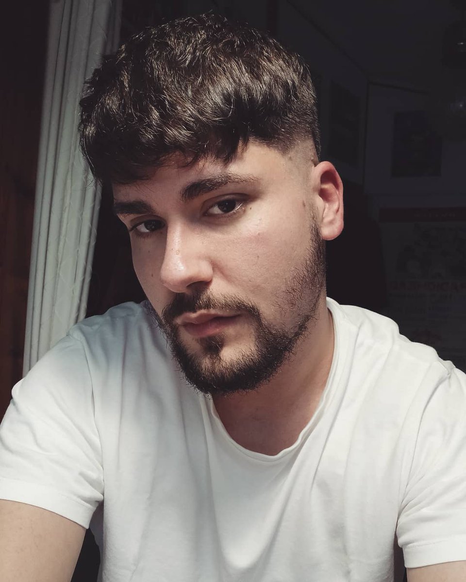 SigurRob's tweet photo. Me he pelado y luzco James Blake https://t.co/sjNr47SI5a