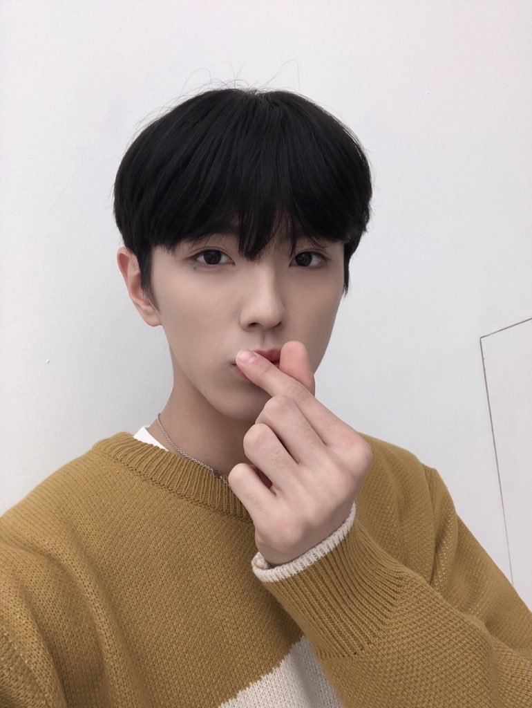 ClXTWT_'s tweet photo. ¡ ♡ ! Mᥙsιᥴ * 𝘁𝗶𝗺𝗲﹆࿓ ⌞ C ! X ⌝ —゛𝘗𝘭𝘢𝘺╱𝕝𝕚𝕤𝕥 ₎ : #TeamBeWithYou
Aquí Dánae reportándome para recomendarles escuchar los bops de @PR9MISES, mi favorita es "Be With You" y miren que bonitas PC de Esama y Keat me tocaron con el álbum, GO AND STAN THIS QUEENS! https://t.co/GlmofuruGq