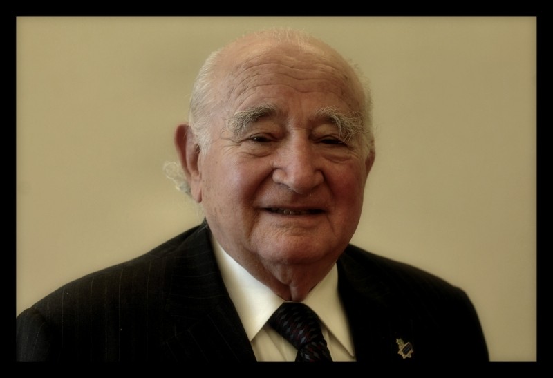 AuschwitzMuseum's tweet image. 'Hate is never right, and love is never wrong.'

(Roman Kent, Auschwitz Survivor)