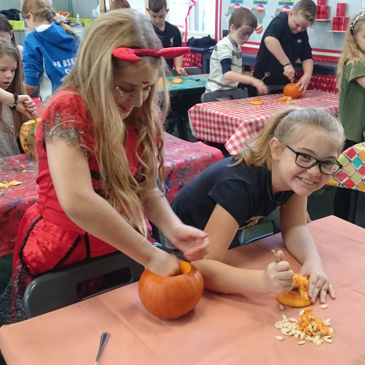 njsrs's tweet photo. These little monsters had a wonderful morning carving their pumpkins!🎃 https://t.co/xKFsUjBMjG