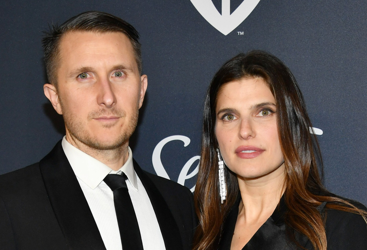 PageSix's tweet image. Lake Bell splits from Scott Campbell after 7 years of marriage trib.al/jyIdq3y