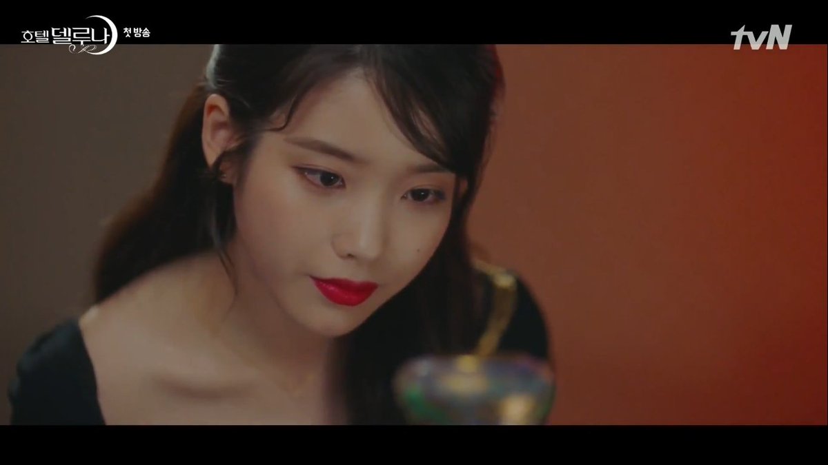 IU be looking so gorgeous 
