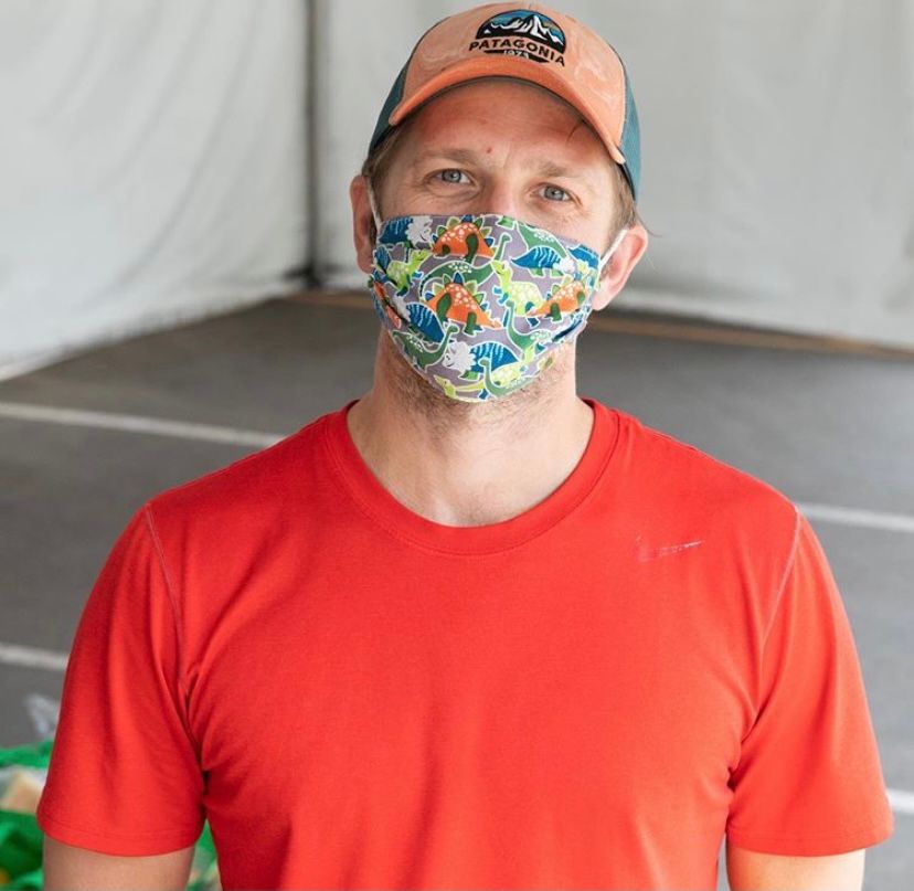 MetroCaring's tweet photo. Adam Heinauer, Volunteer - "It's been wonderful to have time to give back and help others during these challenging months. I love putting a smile on people's faces. Handing out flowers today has been the best." #givingback #volunteering #nonprofit #denver #colorado #metrocaring https://t.co/8yrlRNTckZ