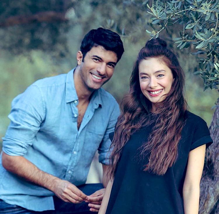 DiziDuny's tweet photo. Nare-Sancar  RT
Eda-Serkan  FAV

#EnginAkyürek #NeslihanAtagül #NarSan #SefirinKızı 
#KeremBursin #HandeErçel #EdSer #SenÇalKapımı 

Takip etmeyenlerin oyu geçersizdir.📌 https://t.co/33MWJ2BjIg