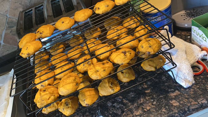 Making chili on this cloudy day. Plus pumpkin chocolate chip cookies https://t.co/EAFL6CS0vu