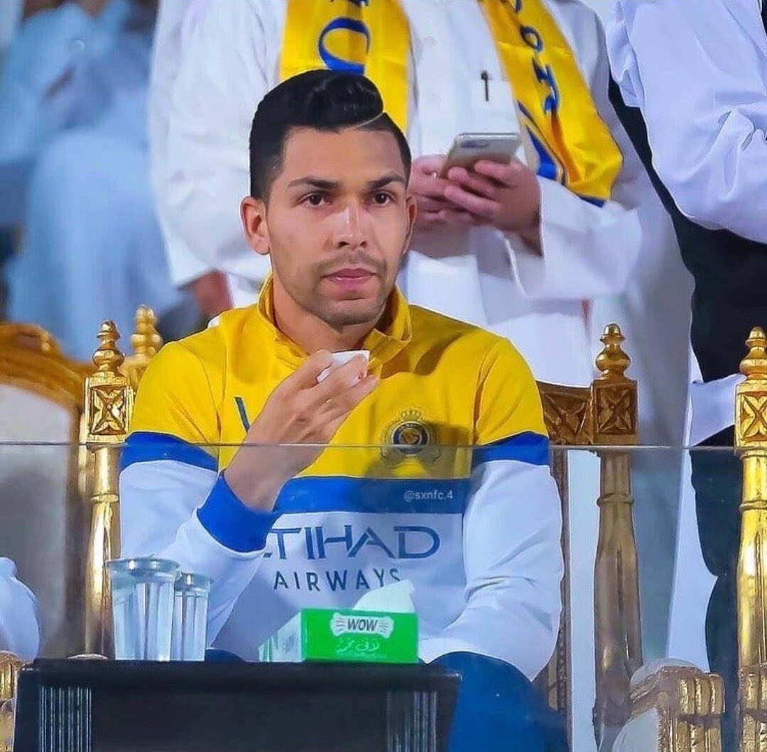 اللي يتفق معي أن بيتروس لازم يجلس في #النصر  (رتويت ولايك)🤚