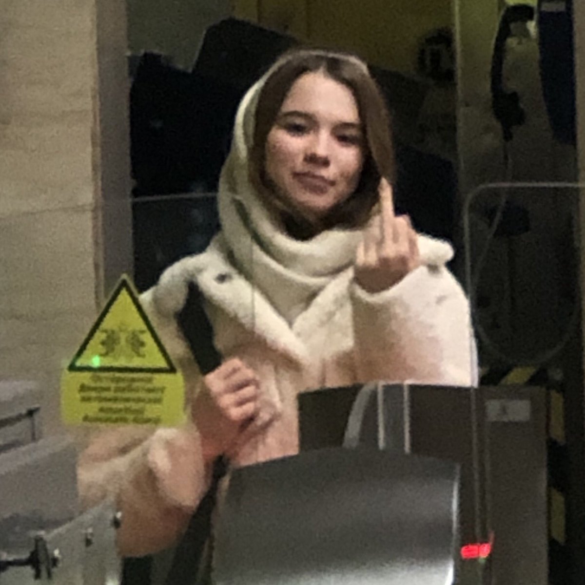 Vusality's tweet image. Сказал ей, что опоздаю на 5 минут.
@
Встречаемся через час
@