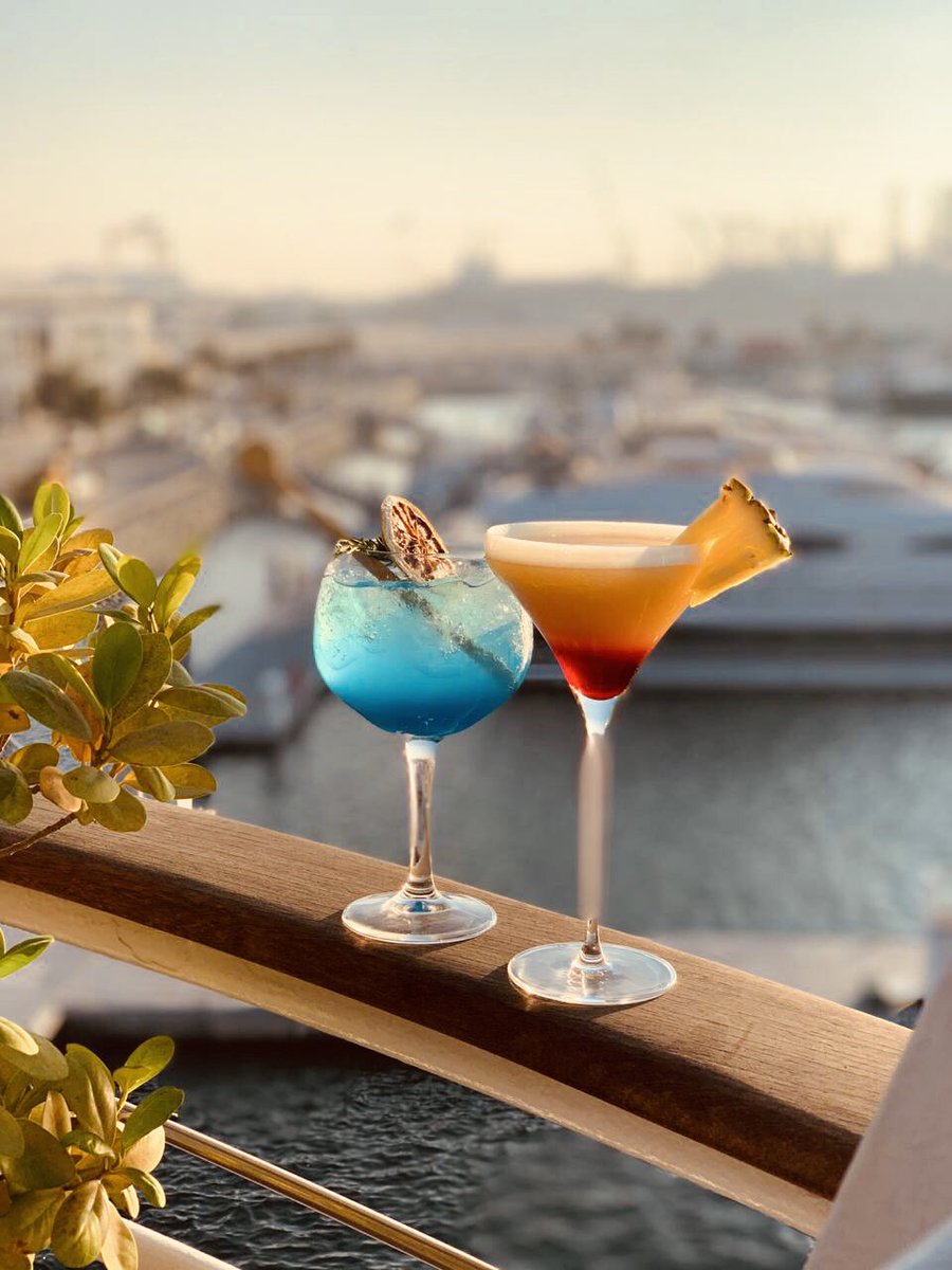 Cheers to the weekend! It's time for our #WeekendSunsetFest. Tag a friend you'd like to be here with... Find out more qe2.com/offers/weekend… #stillmakinghistory #qe2 #qe2dubai