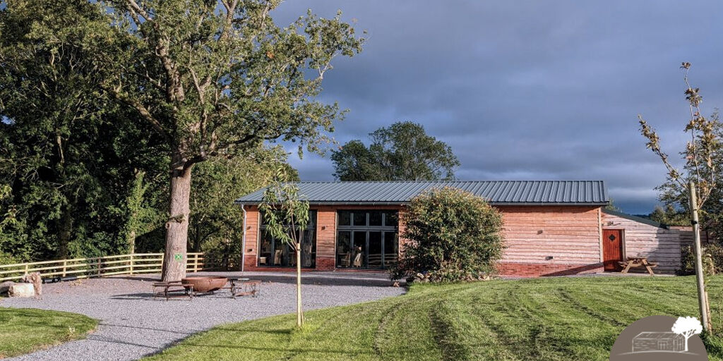 Our beautiful outdoor barn offers you and your guests stunning views all round along with excellent outdoor space, perfect for a grand entrance. 🌸

The #WeddingBarn provides a rustic feel and gives guests a unique experience 💜 Take a look here - thehaybarn-weddingvenue.co.uk/barn-wedding/