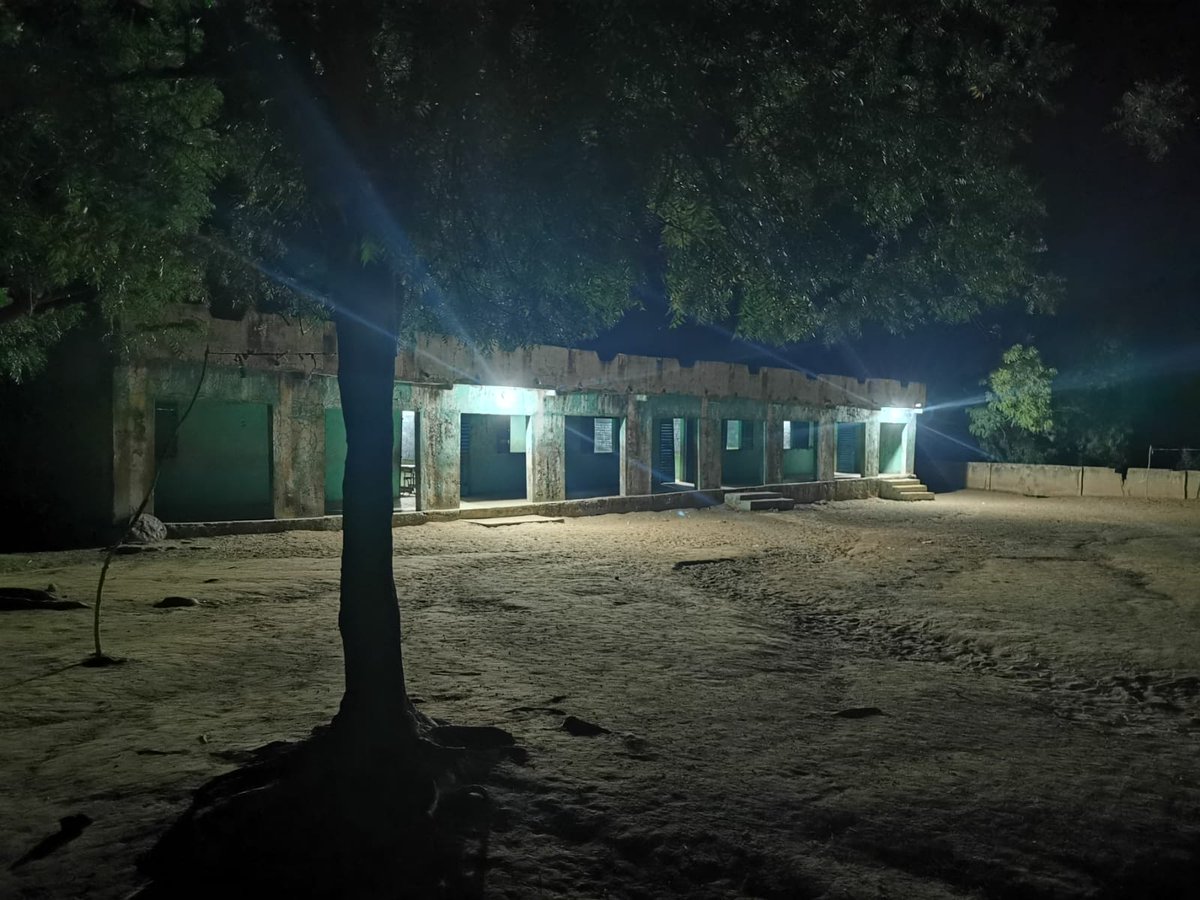 YeelenSD's tweet photo. L'éclairage de l'école du village de Kary (Mali) que nous avons effectué en février 2020 en partenariat avec l'association @indeme_association

#afrique #senegal #sustainable #development #photovoltaique #formation #social #impact #environement #durable #journaliste #journal https://t.co/yZR2bcr4Or