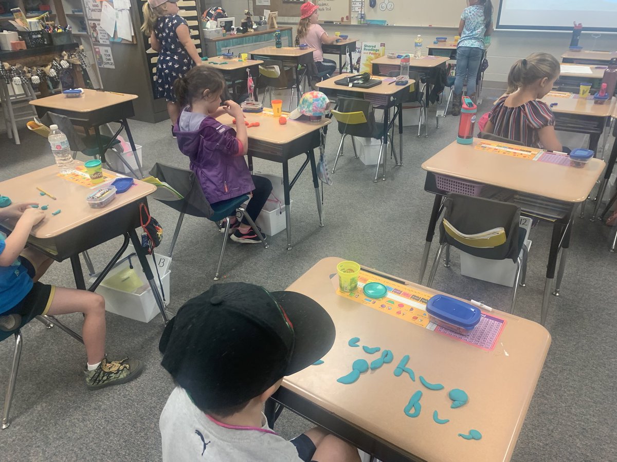 Who needs a paper and pencil to practice your spelling words when you have play-doh? ⁦<a href="/CENT_Tweets/">Centennial Panthers</a>⁩