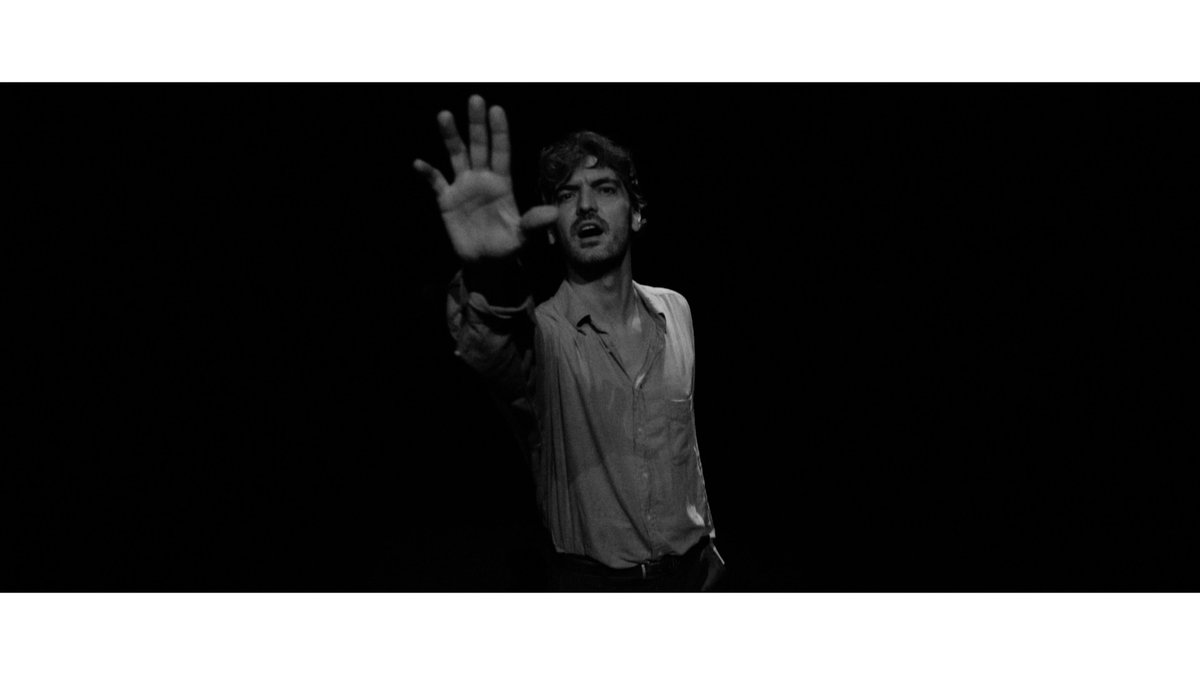 ¡Muy buenas!... Tengo frescas noticias otoñales... El próximo lunes 26 (a las 12 del mediodía), se estrenará, desde <a href="/Shangaycom/">Shangay</a> , el vídeo de la canción "Tu obra de arte", recientemente grabado, con la dirección de Adrián Gutiérrez. El lunes nos comentamos, ¿vale?... Gracias :-)