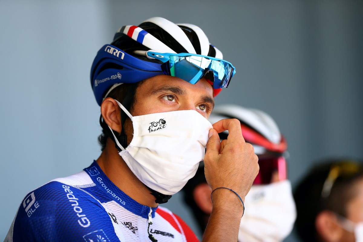 Thibaut Pinot puts end to disappointing 2020 grand tour season with early exit from Vuelta a España. Read the full article at Vuelta a España: Thibaut Pinot abandons citing back pain from Tour de France crash on https://t.co/gBXZUEaGh9 via @cyclingboomer #velo #bike https://t.co/pHu0BDcPqO