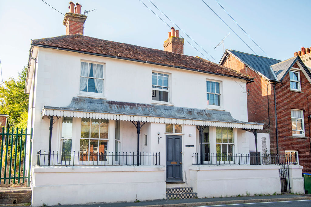 360Find's tweet image. PROPERTY OF THE WEEK - FOUR WINDS, COOKSBRIDGE!

Situated in Cooksbridge this gem of a property offers its owners 6 bedrooms and 3 bathrooms surrounded by the outstanding beauty of the south downs. bit.ly/4windsPOW #findyouridealhome #newwayoffindingyourhome #uk #Brighton