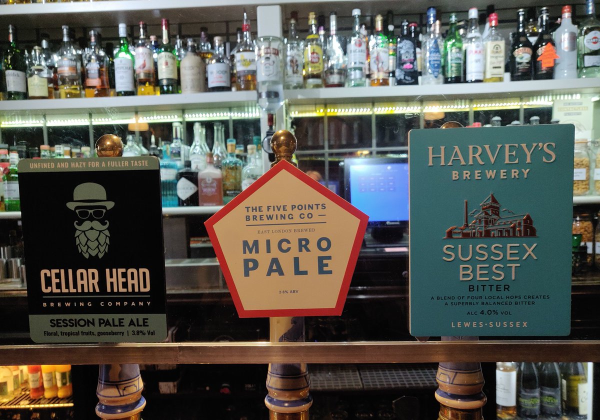 TheRoyalOakTW's tweet image. Well tonight&apos;s the night for the new style Royal Oak quiz.  We also have a fabulous range of ales including a Harvey&apos;s Porter.  Face masks must be worn unless seated,. See you all later

#twpubquiz #twquiz #twpubs ##caskale #realale #realalefinder