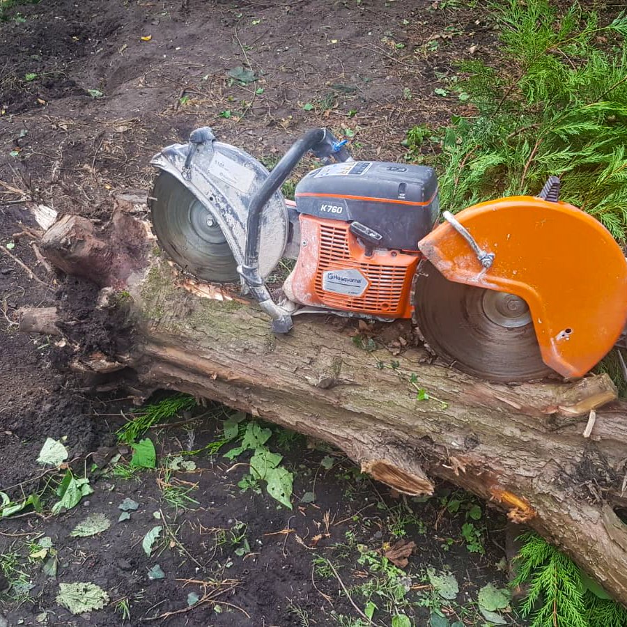 MarcristTools's tweet photo. Going all the way down to the roots with our VC750 Rip-Cut blade 💪 These really are ideal if you're looking to remove tree stumps and unlike a chainsaw, the blade won't get damaged by dirt! 

#marcrist #marcristuk https://t.co/WMQGJB6HSA