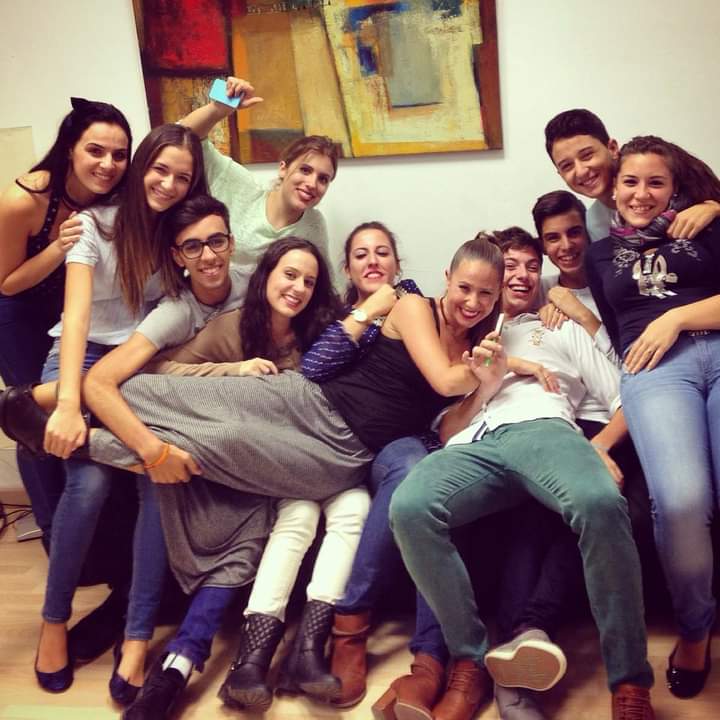 IsabelClub's tweet photo. Que bonito recuerdos de @sellama_copla nuestra @IsabelMGJ con sus  compañeros de esa edición @MireyaBravo_  @Lolimontielm https://t.co/JLvQzWOr4V