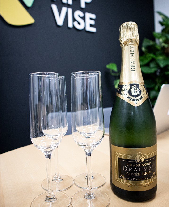 appvisenl's tweet photo. Het feest kan beginnen, want Vincent is binnen!! 🎉🥂
We heten Android baas Vincent van harte welkom in ons team! 🍾😁

#nieuwecollega #welkom #proost #Android #mobiledevelopment #iOS #Flutter #appontwikkelaar #appdevelopment #appontwikkelen #ondernemer #ondernemen https://t.co/UXz3p6MVuA