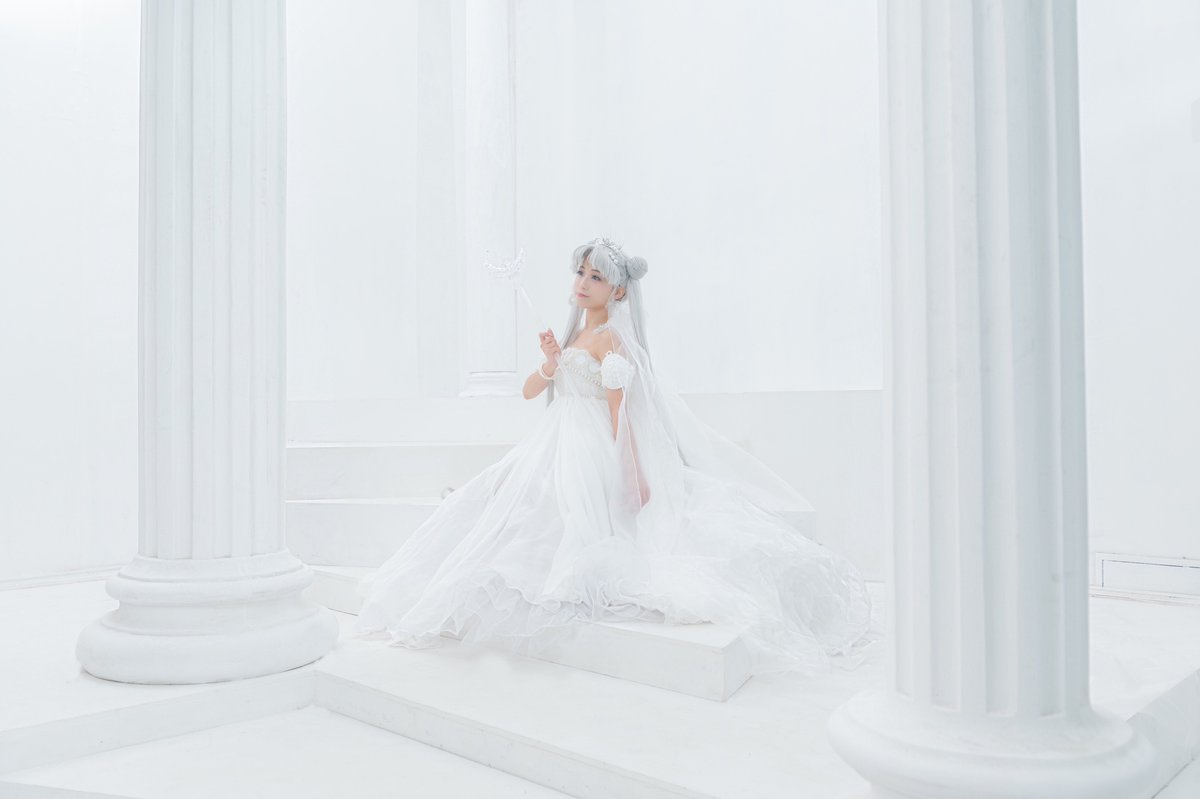 hime0_0's tweet photo. 🌙cosplay
🌕プリンセス・セレニティ🌕
白くてシンプルで柱が沢山あるスタジオをずっと探し求めていた👶✌️✨✨

撮影:ジョウさん(@nijiurara )
場所:studio ALCY2(@st_alcy2 ) https://t.co/ENpLkXTKeJ