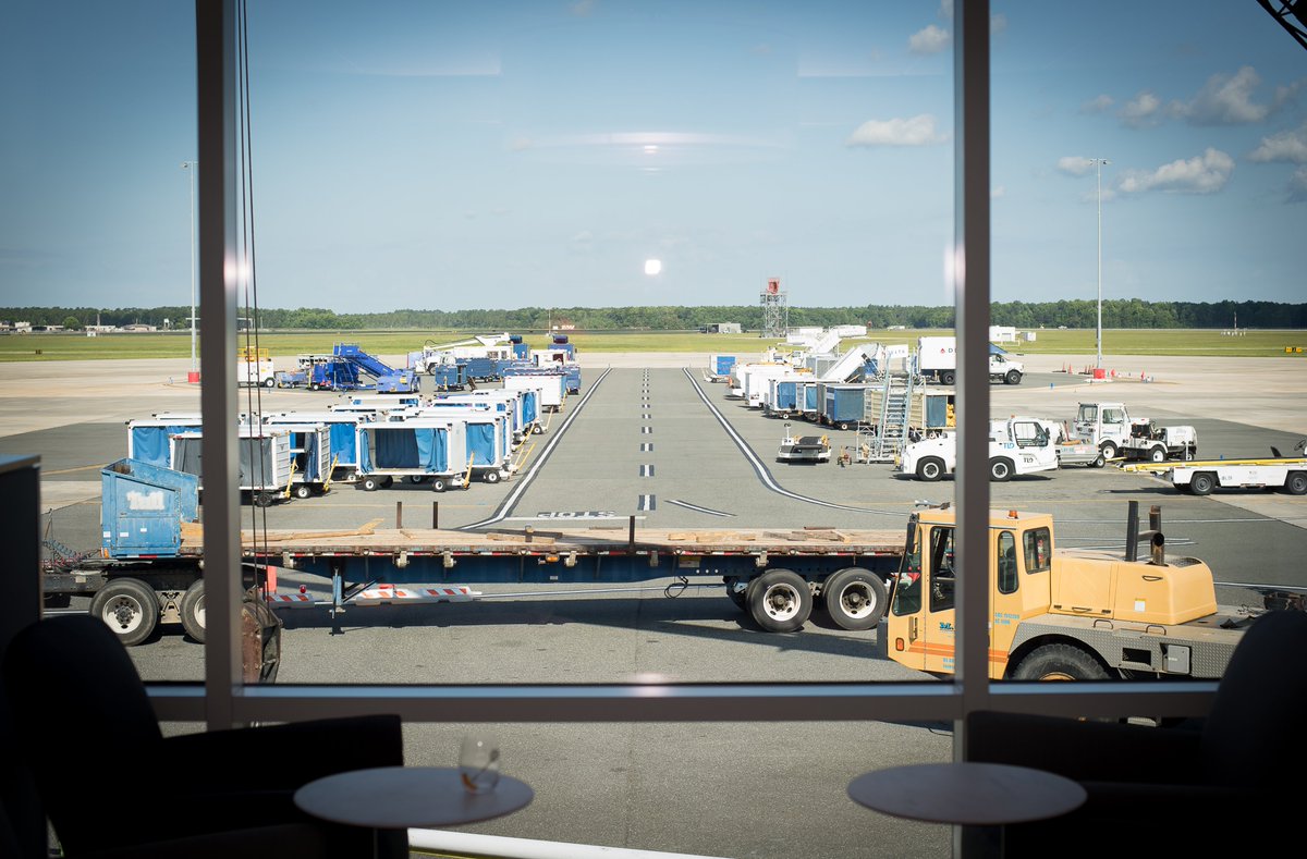 prioritypasscom's tweet photo. Looking for more exciting news about #Ready2Order? We’re happy to announce a new addition to the list! @TheClub_Lounge JAX lounge in @JAXairport is now accepting food and drink orders from your phone 📲🥗 Keep your eyes peeled for more news soon! https://t.co/05KGKgBZeW #travel https://t.co/muFZQxdqcp