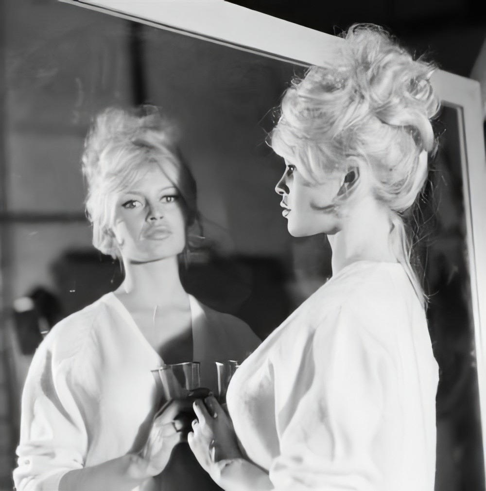 FabioMatteuzzi's tweet photo. #brigittebardot by #SamLevin in 1959. @Camel19759961 @JosCarlosGmez7 @Panthera156 @annieinvincible @KwizkingAnthony @cinemaofdreams @wonderful_g @lecinema_ @AnneMortier1 @CannesVibe @Phewtus @rosiemarie10395 @Vassilena1985 @Edelmiro1961 @Bahaa1T @GroovyHistory @kh_hildreth https://t.co/lU2agceyMD