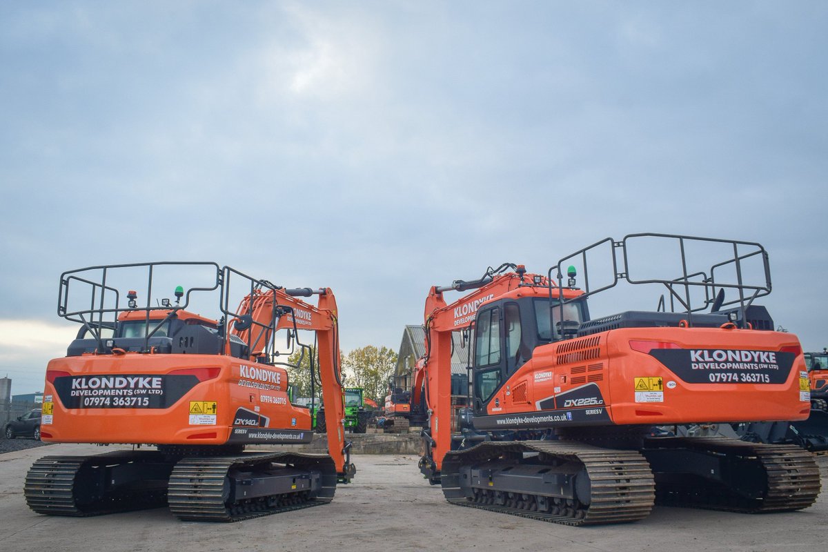KellandsPlant's tweet photo. Thank you to Matt of Klondyke Developments for his continued business! These two new machines are heading to Lovells development site in Exeter - thanks Matt 👍🏼

@DoosanEquipment https://t.co/Csy9PU5wB1
