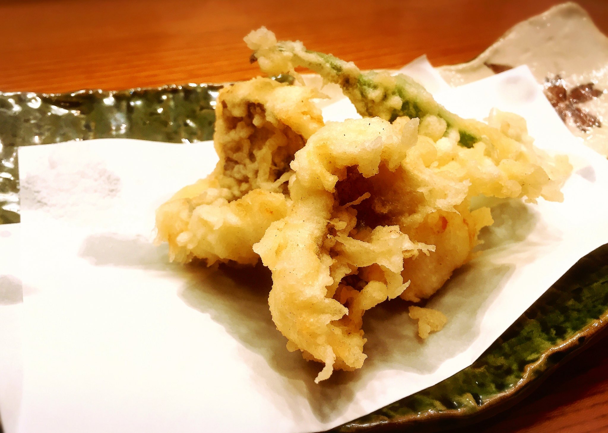 桜日梯子 こんな時間にお腹空いてしまってどうしようもないので夜の飯テロという非道な行為に走ります 今日 買い出しついでに寄ったお蕎麦屋さんで食べた鱧の天ぷら 鱧大好き ハモハモ T Co Do5n5ae43h Twitter