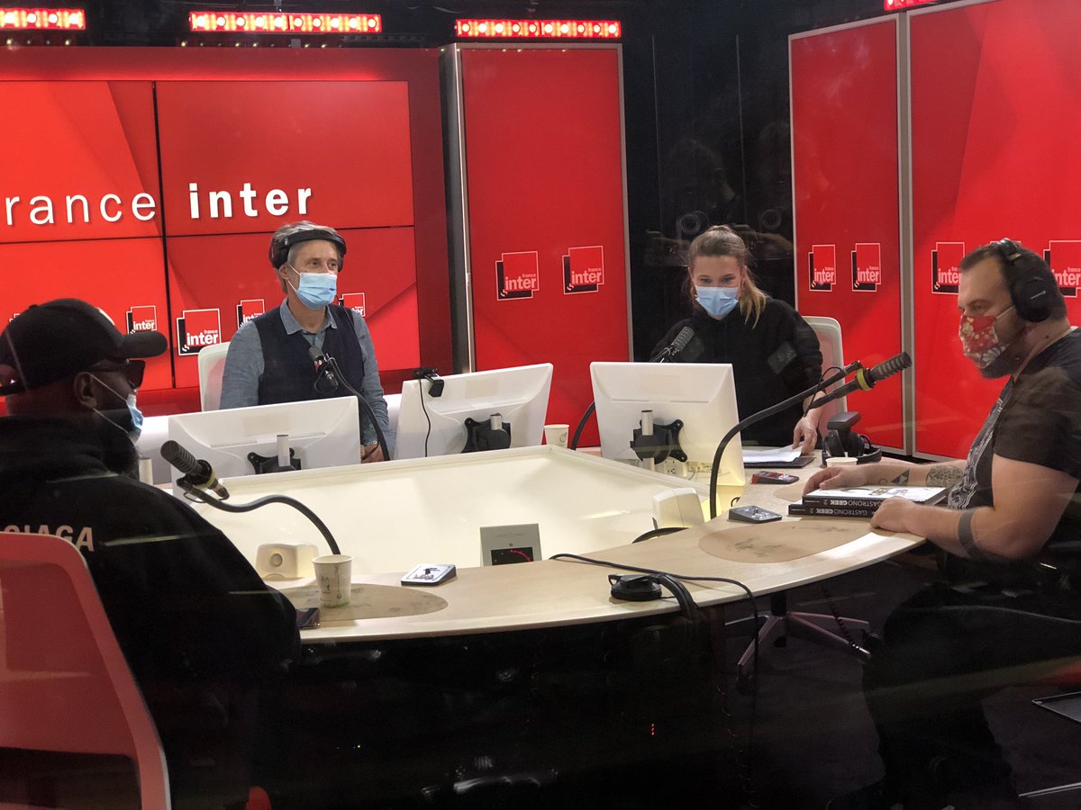 On air #popopop en direct <a href="/Gastronogeek/">Gastronogeek - Thibaud Villanova</a> <a href="/KaarisOfficiel1/">KAARIS</a> <a href="/antoinedecaunes/">Antoine de Caunes</a> <a href="/mllegalls/">charline</a> Gastronogeek le retour <a href="/hachetteheroes/">hachetteheroes</a>