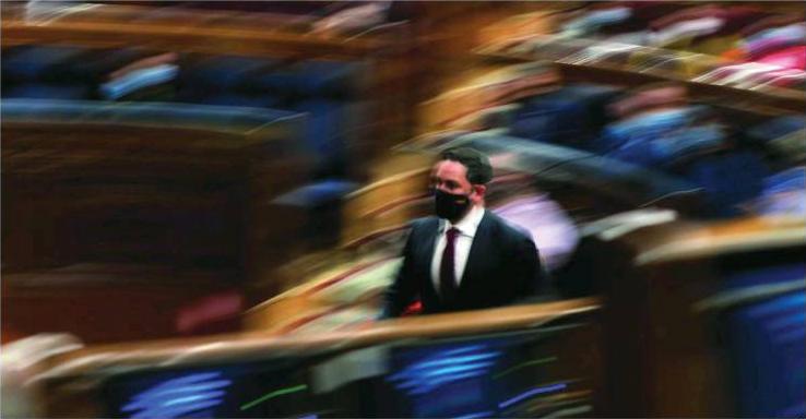 #FOTODELDÍA 📷 |  La imagen de hoy la ha elegido el fotógrafo de la <a href="/EFEnoticias/">EFE Noticias</a>, <a href="/JorgeZapata75/">Jorge Zapata</a> . Su autor es Manu Fernández de <a href="/AP/">The Associated Press</a> : presidente de Vox, Santiago Abascal, bajando del Congreso como si estuviera en un río revuelto <a href="/LaTardeMarilo/">La Tarde con Mariló Maldonado</a> ▶️ canalsur.es/multimedia.htm…