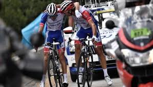 #Deportes: El francés Thibaut Pinot no toma la salida en la tercera etapa.
https://t.co/7PLwyUrqtj https://t.co/vug19RSco5