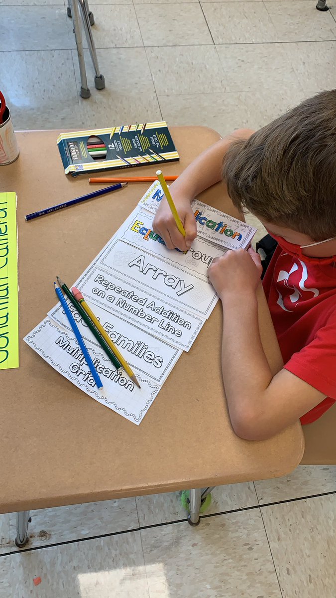 pmal0126's tweet photo. Having fun making multiplication flip books for review! https://t.co/QhaUvZdJBA