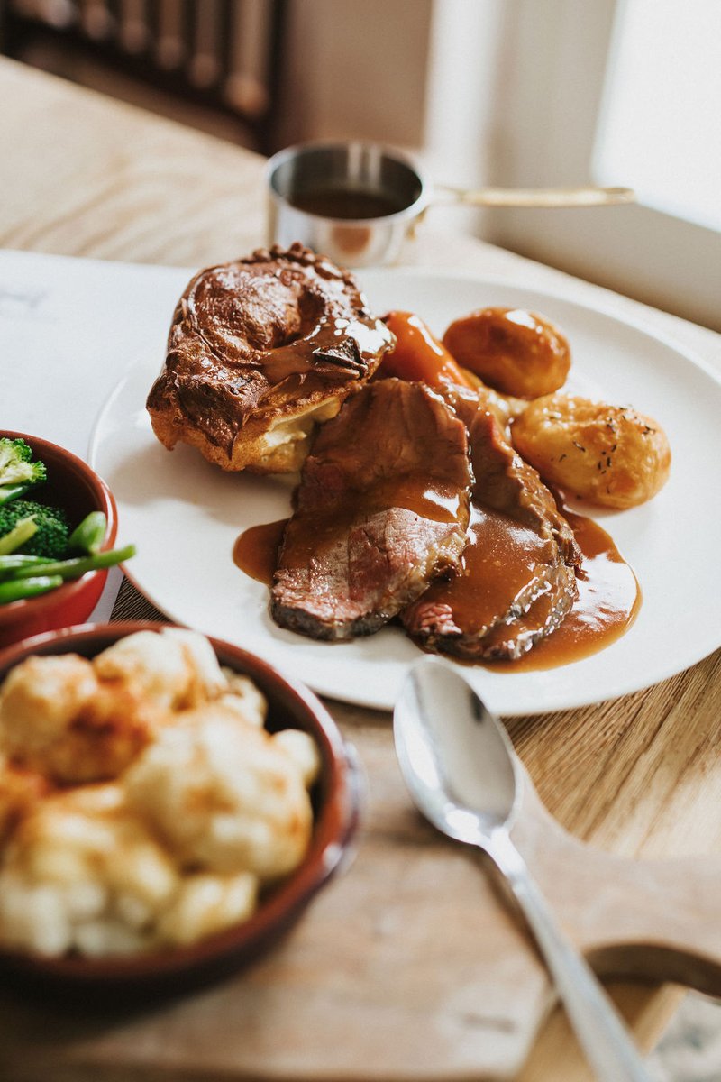 Traditional, showcasing the season's finest and value for money - you can't say fairer than that when it comes to a Sunday Roast. No matter your dietary preference - however you want your roast we can cater to you. Served 12-6pm every Sunday, to book visit https://t.co/jrxkvtMQRE https://t.co/SfkyyNMHmt