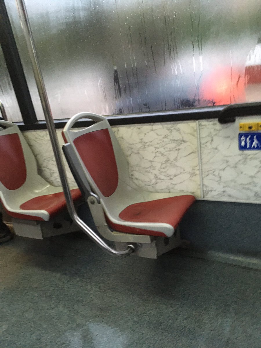 JakeRKaiser's tweet photo. Asientos con bidé y pista de patinaje sobre agua.
Gracias!
Bus 33. Granada
#transportesrober
#granada #lluvias #BusesQueHayQueJubilar https://t.co/mgweyD5nUZ