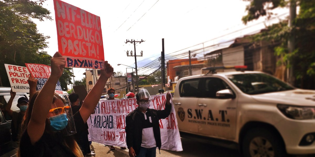 PandaySiningBTG's tweet photo. "Mabuhay ang uring magsasaka!"

#StandWithFarmers 
#StopKillingFarmers 
#NoToLandUseConversion
#NoToDemolitions
#JunkTerrorLawNow
#OustDuterteNOW https://t.co/tgY9FpDTaW