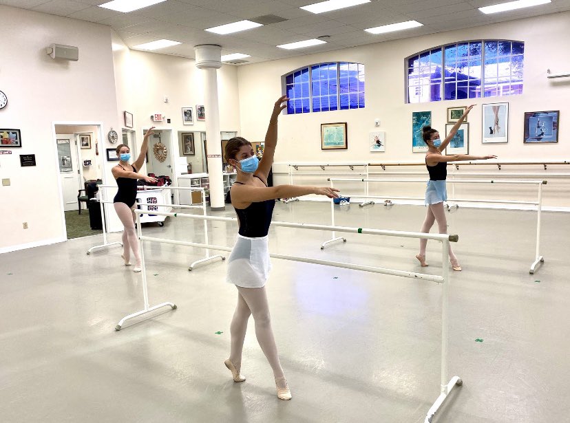 PineCrestArts's tweet photo. #PCDance in action!  Our #PCUpperSchool dancers are working diligently on their ballet technique!  #PCPalmerDanceStudio #PCBallet https://t.co/Qsqp0myCKP