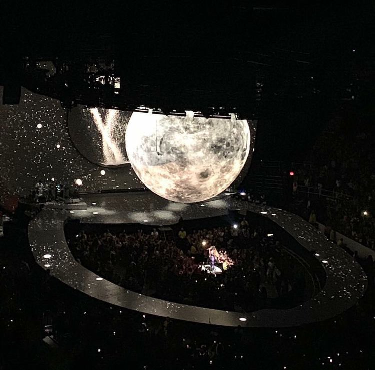 we got the magical stage on swt/tun world tour