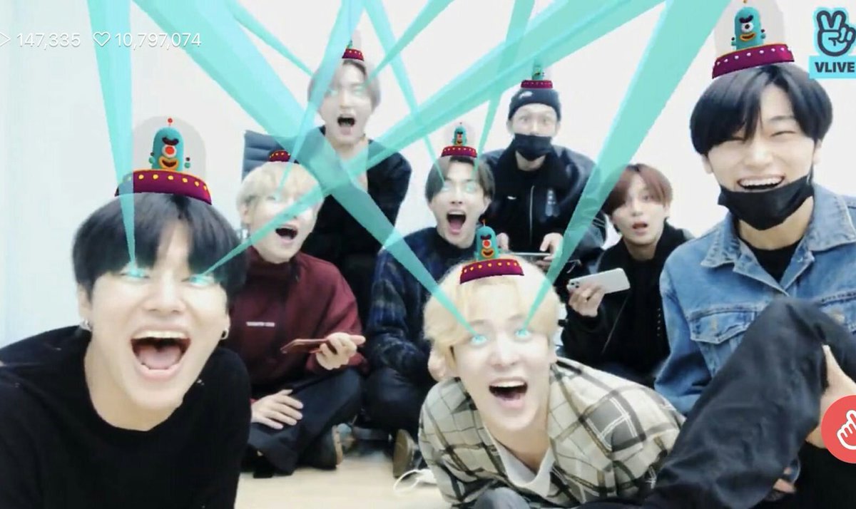 Ateez being the chaotic babies that they are on vlive today; a thread #ATEEZ    @ATEEZofficial