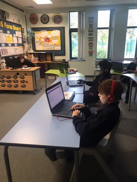Southern_Cro1's tweet photo. Year 9 completing their science testing yesterday and am pleased to say they got some brilliant results #semh #believeinsuccess #science #testing #assessment #glassessment #progresstestscience #PTS https://t.co/XPuHiWnc3W