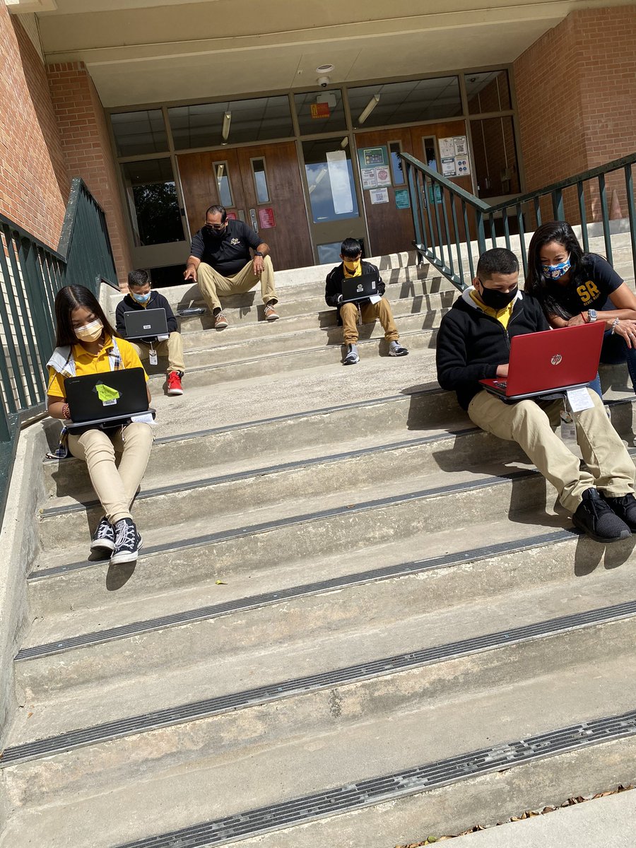 alvareznisd's tweet photo. Awesome to see our kids using their lap desk!! #ThisIsRoss @NISDRoss @gamy269_amy @cgmorenoNISD #Removingobstacles🙌🏼 https://t.co/Q0Dap35oHE