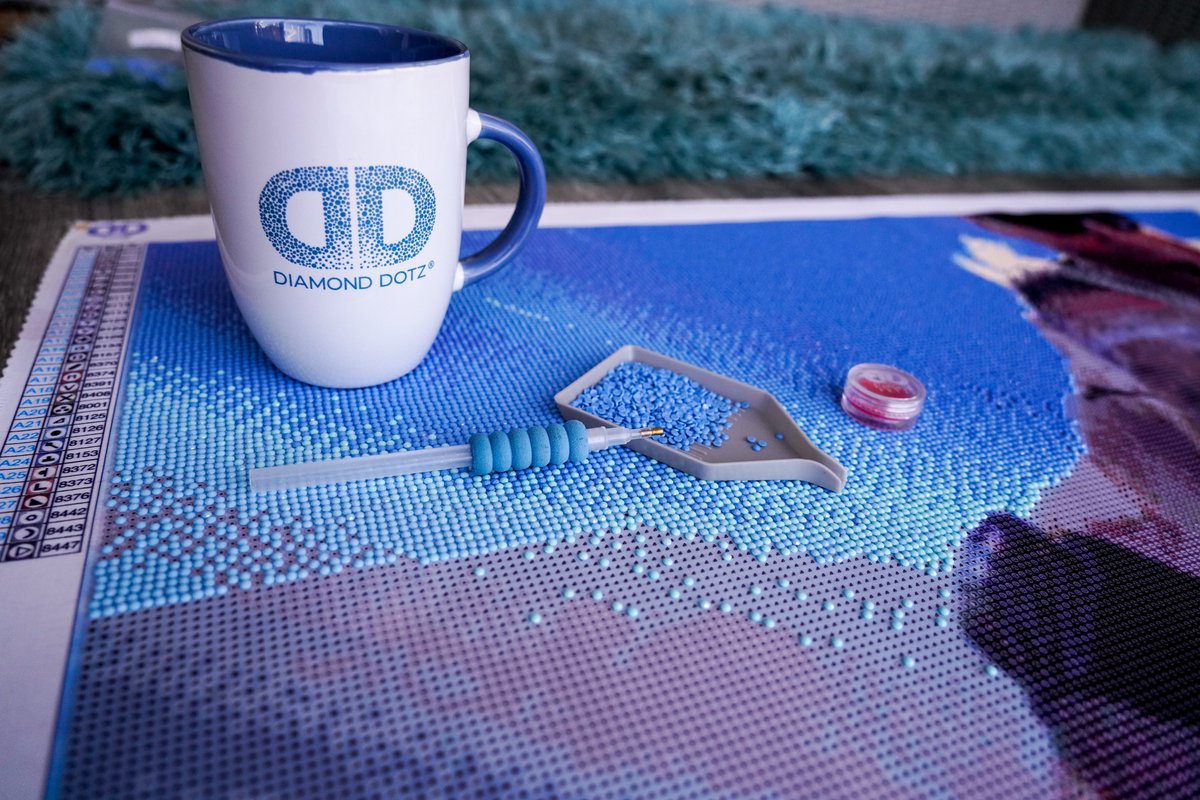 DiamondDotzUS's tweet photo. Wow! This #diamonddotz customized kit has approximately 97,920 dotz 😱 Would you be up for this dotting #challenge?✨ ⁠⠀
⁠⠀
Head over to https://t.co/Pn9inlfbgn today to #save 25% and get your kit in time for the #holidays🎁 https://t.co/oRY5odY75B