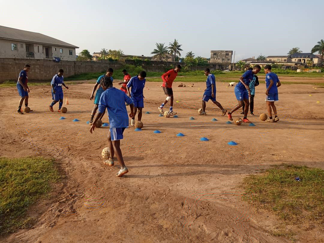 Royaltoms International tweet media