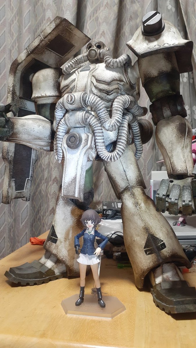 アシュレイ・ウッド×ガンダム・ザク アシュレイ・ウッド×ガンダム・ザク