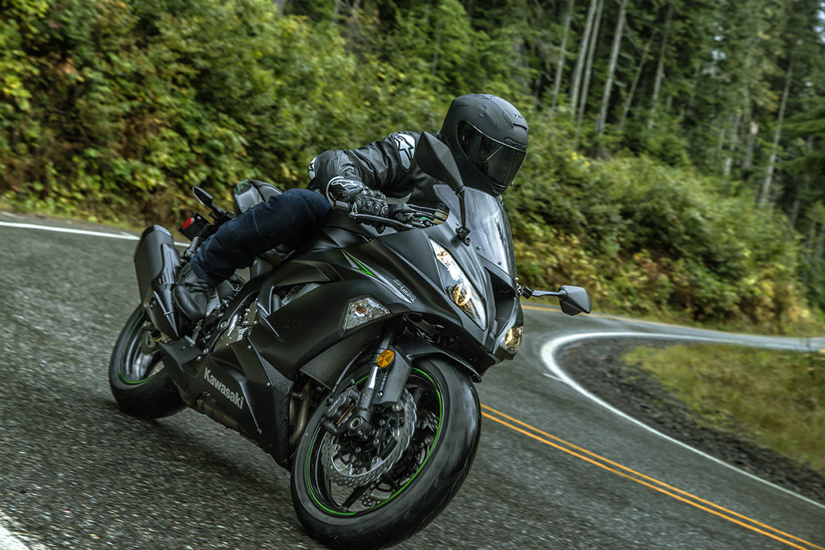 bikersactive's tweet image. Championship technology comes to the middleweight class with the Ninja ZX-6R. With the biggest engine in its class, the 636 cc inline four-cylinder engine outperforms the competition.
#Honda #bikerace #SportsRorts #bikeraicing 
#Motorsport #sports #gamergirl #mondaythoughts