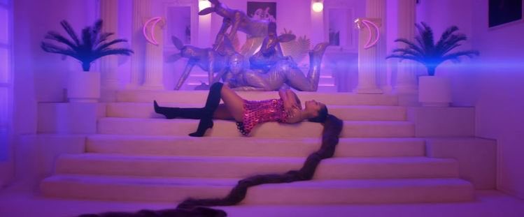 iconic 7 rings music video