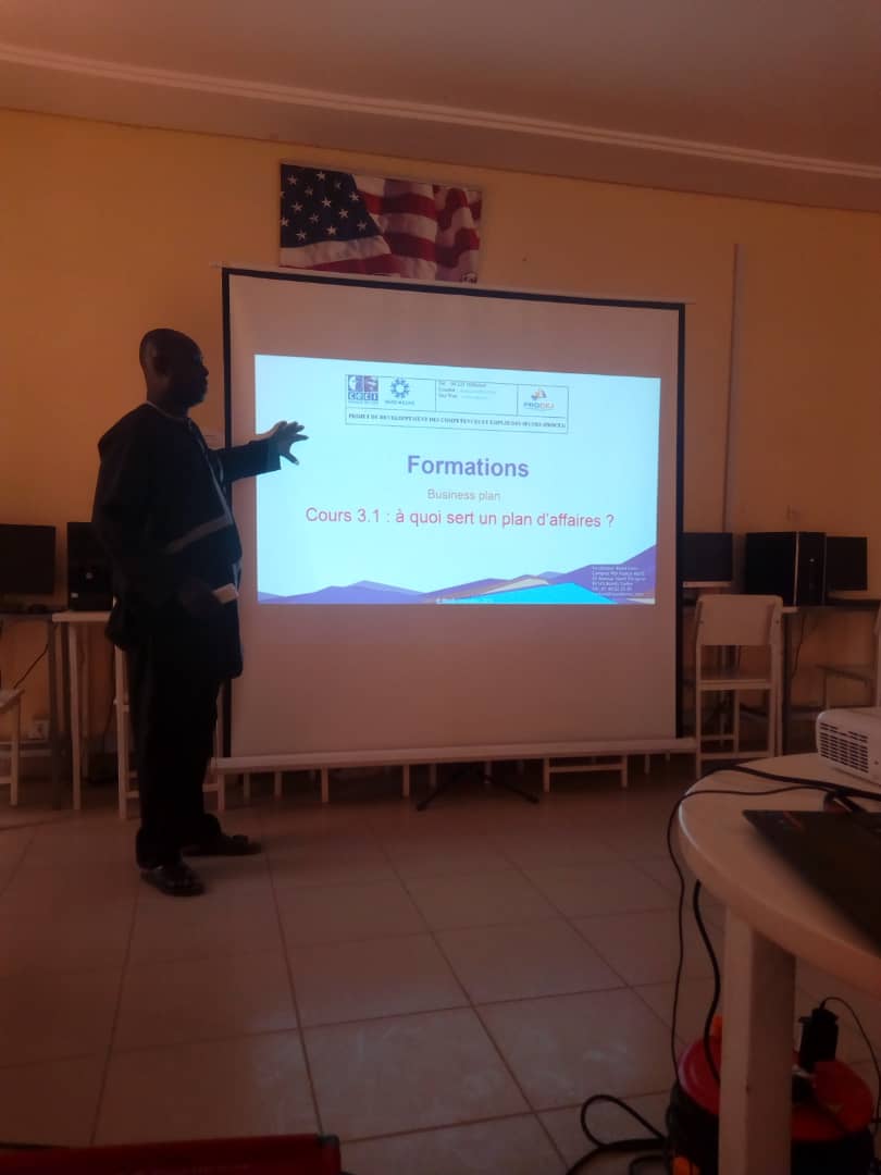 Cipmen's tweet photo. #Agadez #NESAP
#CIPMEN_Agadez.
Ça avance ??? Bien sûr !
En effet, toujours dans le cadre du projet de promotion des entreprises du domaine du solaire #NESAP, la cohorte 2020 de la région d'Agadez poursuit ces formations notamment sur le thème du Business Plan.
#cipmenforall https://t.co/RC60FClJv6