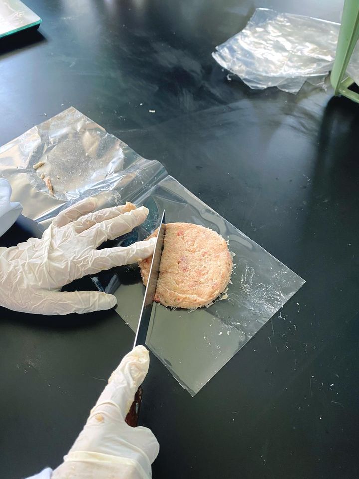 Técnico Superior Universitario en Procesos Alimentarios (área alimentos Gourmet). Cuenta con las competencias profesionales necesarias para su desempeño en el campo laboral, en el ámbito local, regional y nacional.
INSCRIPCIONES ABIERTAS
Más información: utmart.edu.mx